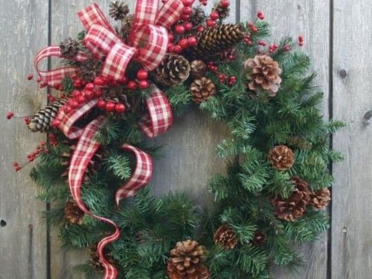 How to Make a Wreath Out of Tree Trimmings